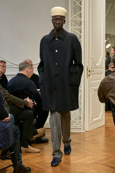 Look 11
